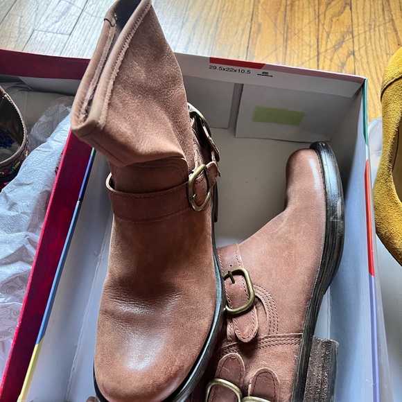 ✨ 4 pairs of shoes Size 6 Lucky, BCBG, Corso, Carlos Santana - Priced bundle✨ - Picture 4 of 5